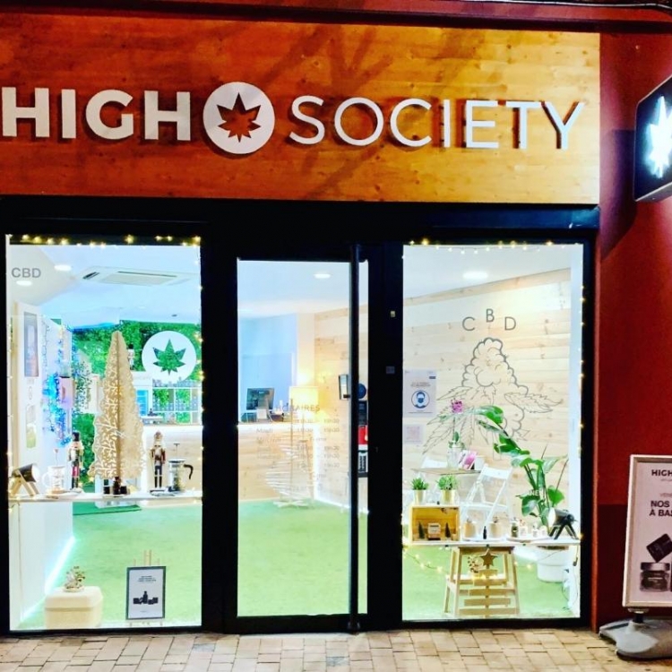 Photo du magasin HIGH SOCIETY à Villefranche-sur-Saône Photo du magasin HIGH SOCIETY à Villefranche-sur-Saône