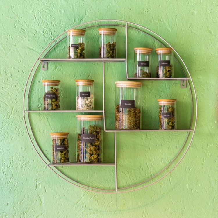 Photo du magasin Deli Hemp Versailles CBD shop à Versailles Photo du magasin Deli Hemp Versailles CBD shop à Versailles