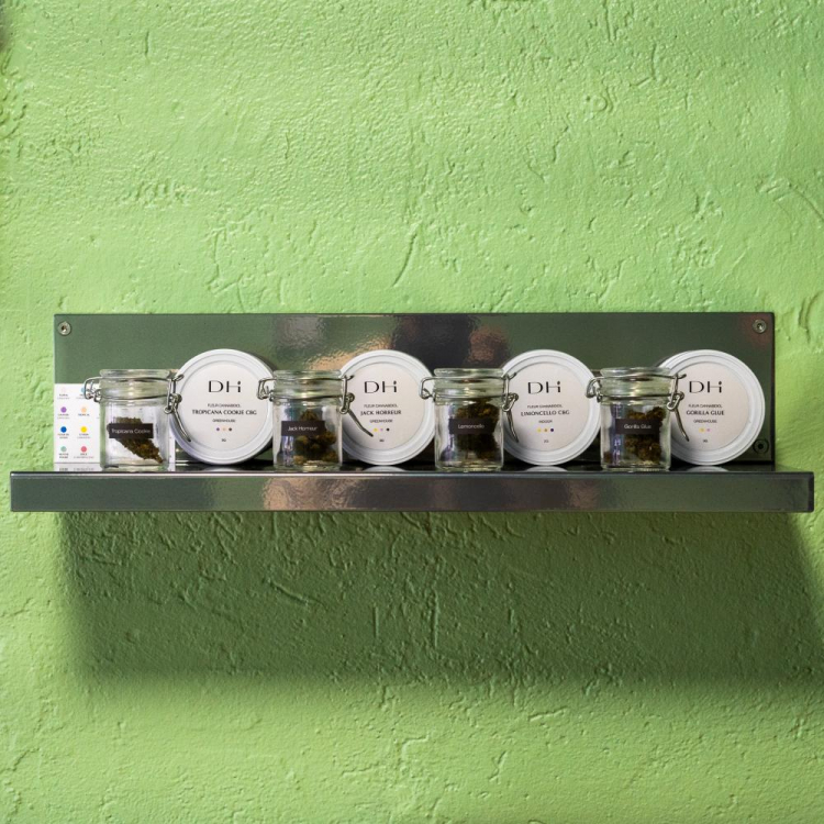 Photo du magasin Deli Hemp Versailles CBD shop à Versailles Photo du magasin Deli Hemp Versailles CBD shop à Versailles