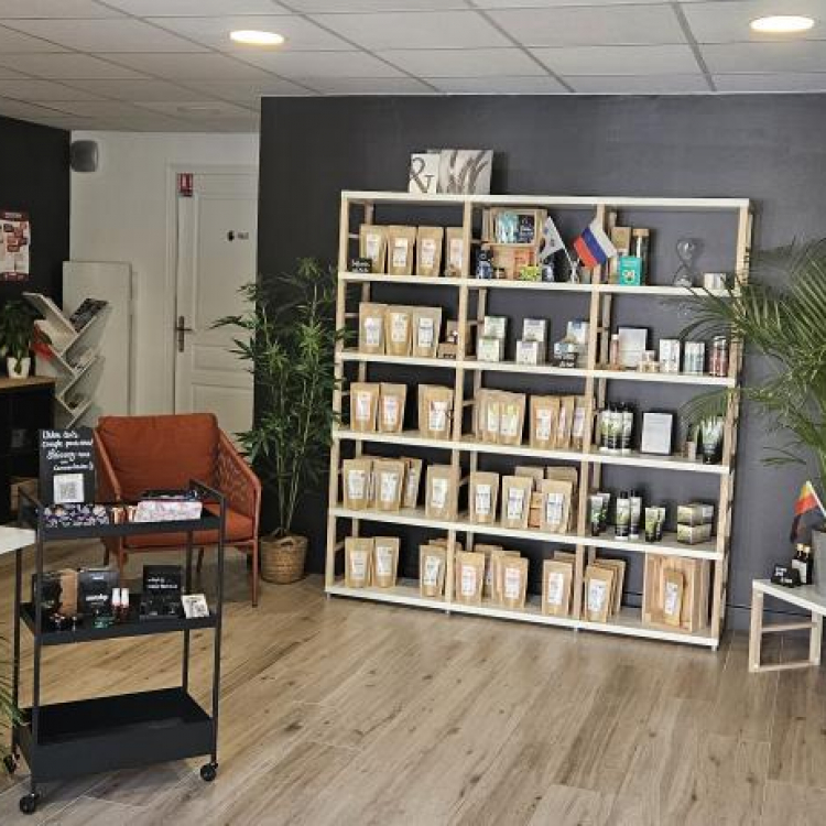 Photo du magasin CBD LOVELY à Noisy-le-Grand Photo du magasin CBD LOVELY à Noisy-le-Grand