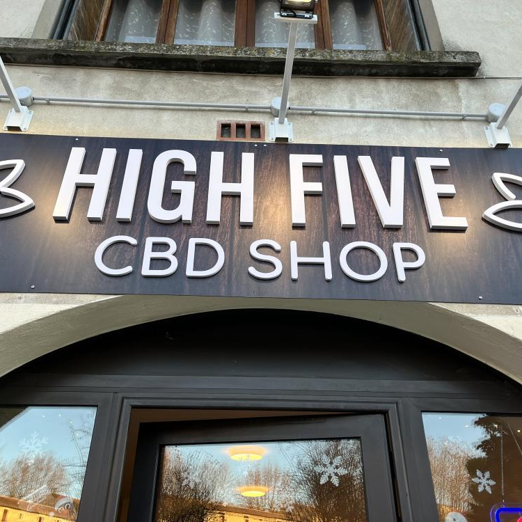 Photo du magasin High Five CBD - Barjac à Barjac Photo du magasin High Five CBD - Barjac à Barjac